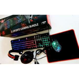Gaming  set 4 in 1  met led verlichting  Bedaard Keyboard Muis met USB headset en muismaat regenboogkleur